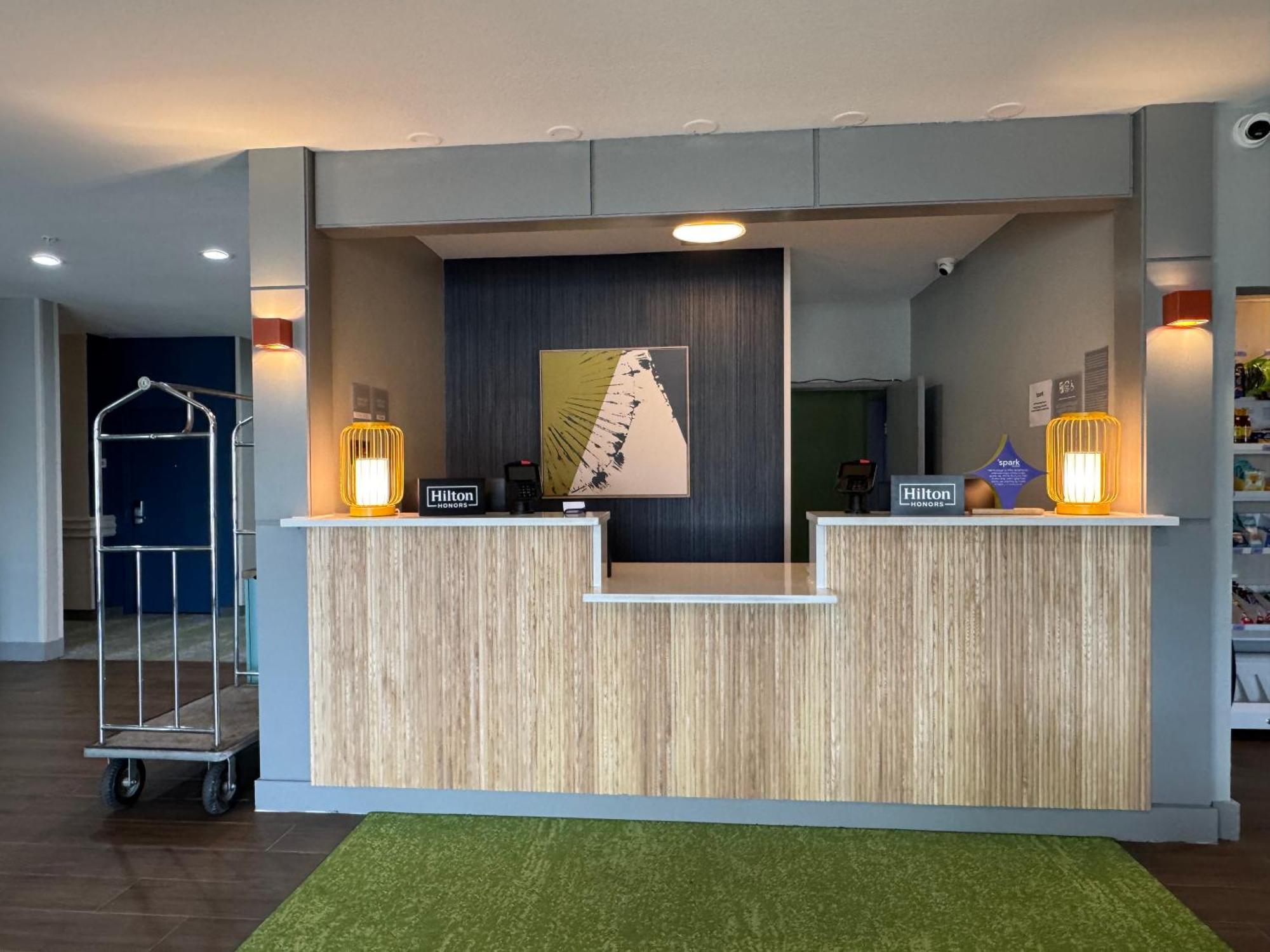 Spark By Hilton Опелаусас Екстериор снимка