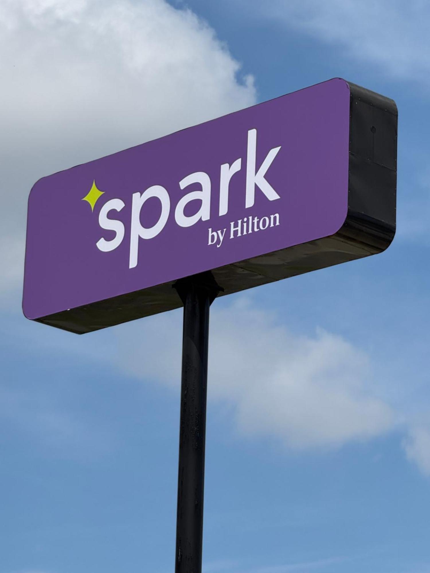 Spark By Hilton Опелаусас Екстериор снимка